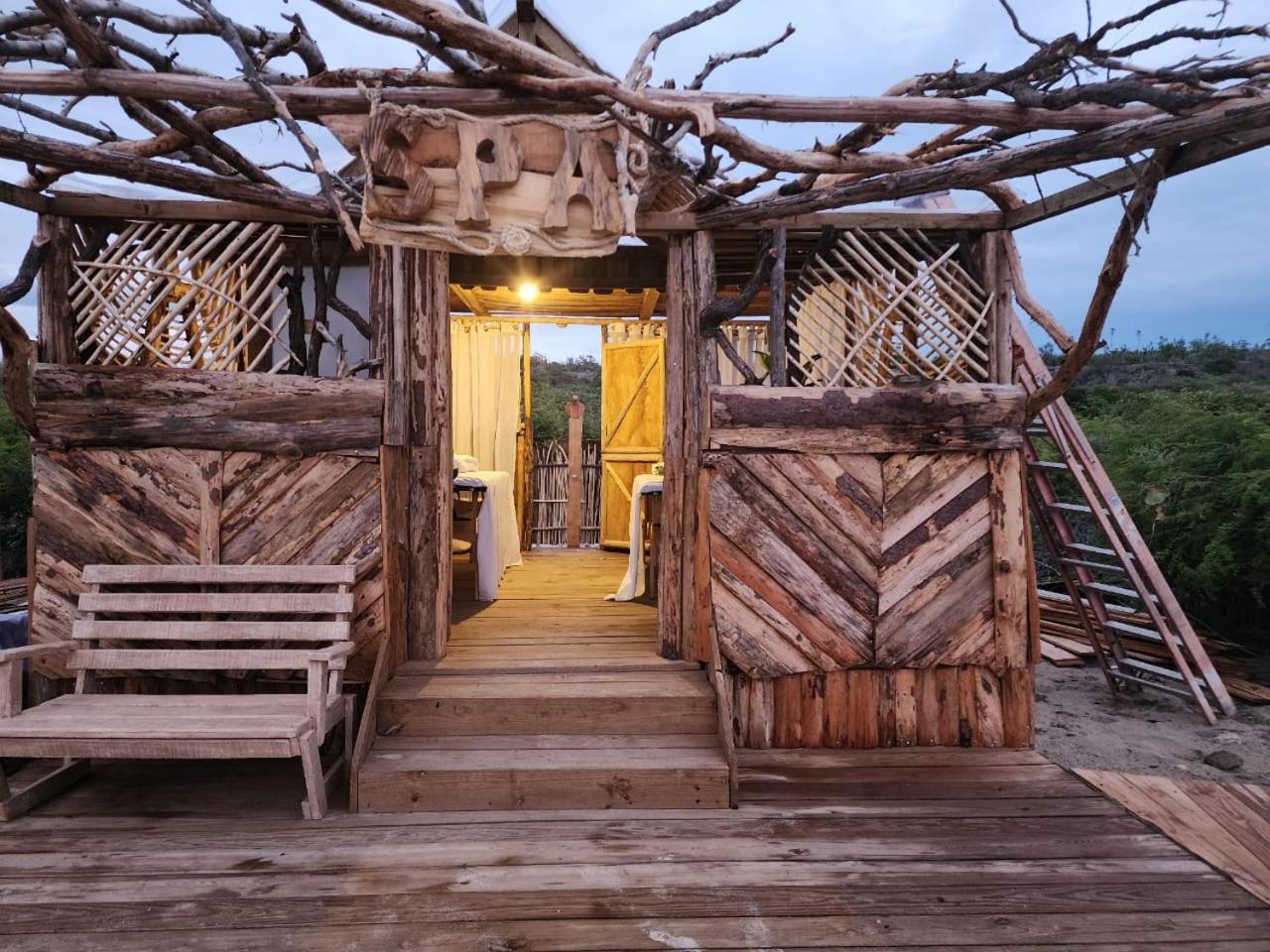 Glamping Ecolodge Cueva De Las Aguilas ペデルナレス エクステリア 写真