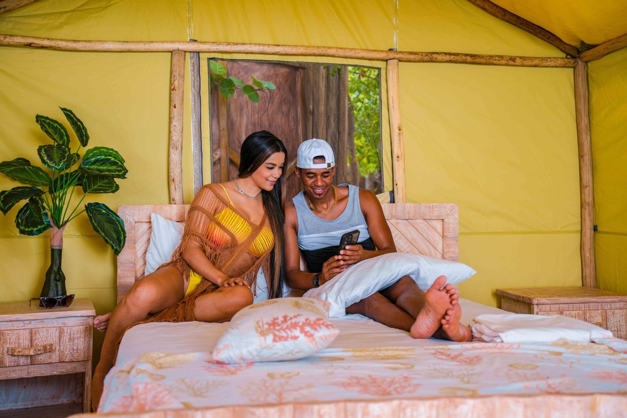 Glamping Ecolodge Cueva De Las Aguilas ペデルナレス エクステリア 写真