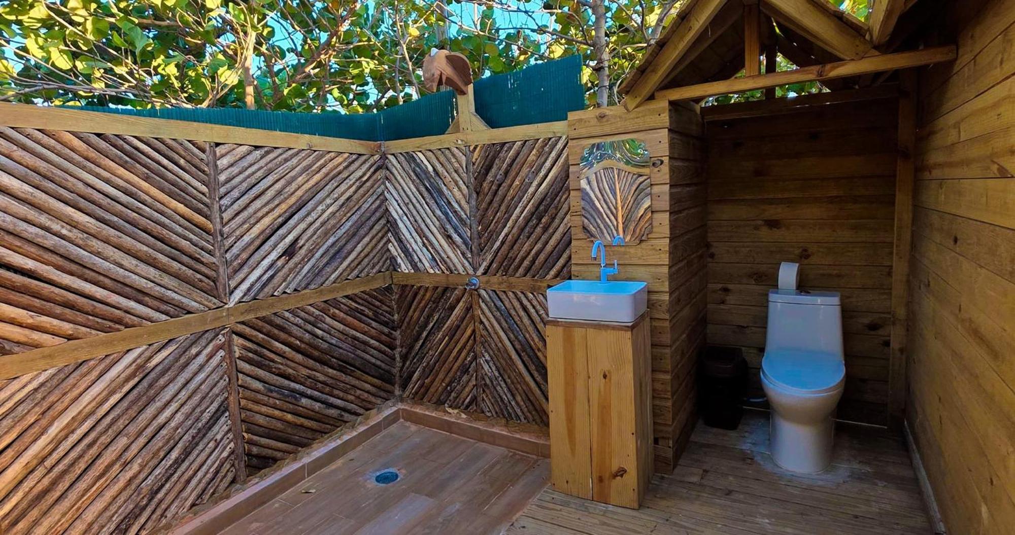 Glamping Ecolodge Cueva De Las Aguilas ペデルナレス エクステリア 写真