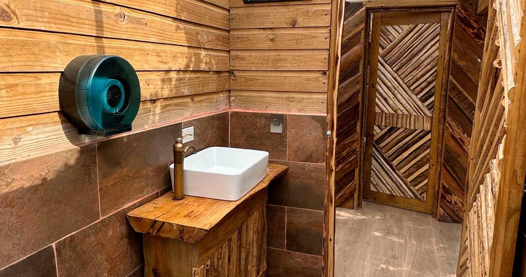 Glamping Ecolodge Cueva De Las Aguilas ペデルナレス エクステリア 写真