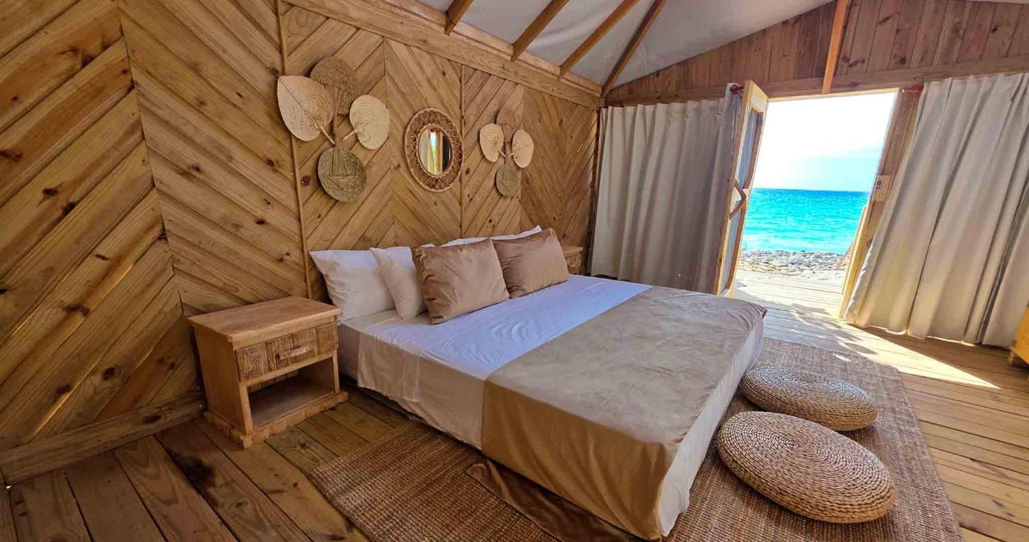 Glamping Ecolodge Cueva De Las Aguilas ペデルナレス エクステリア 写真