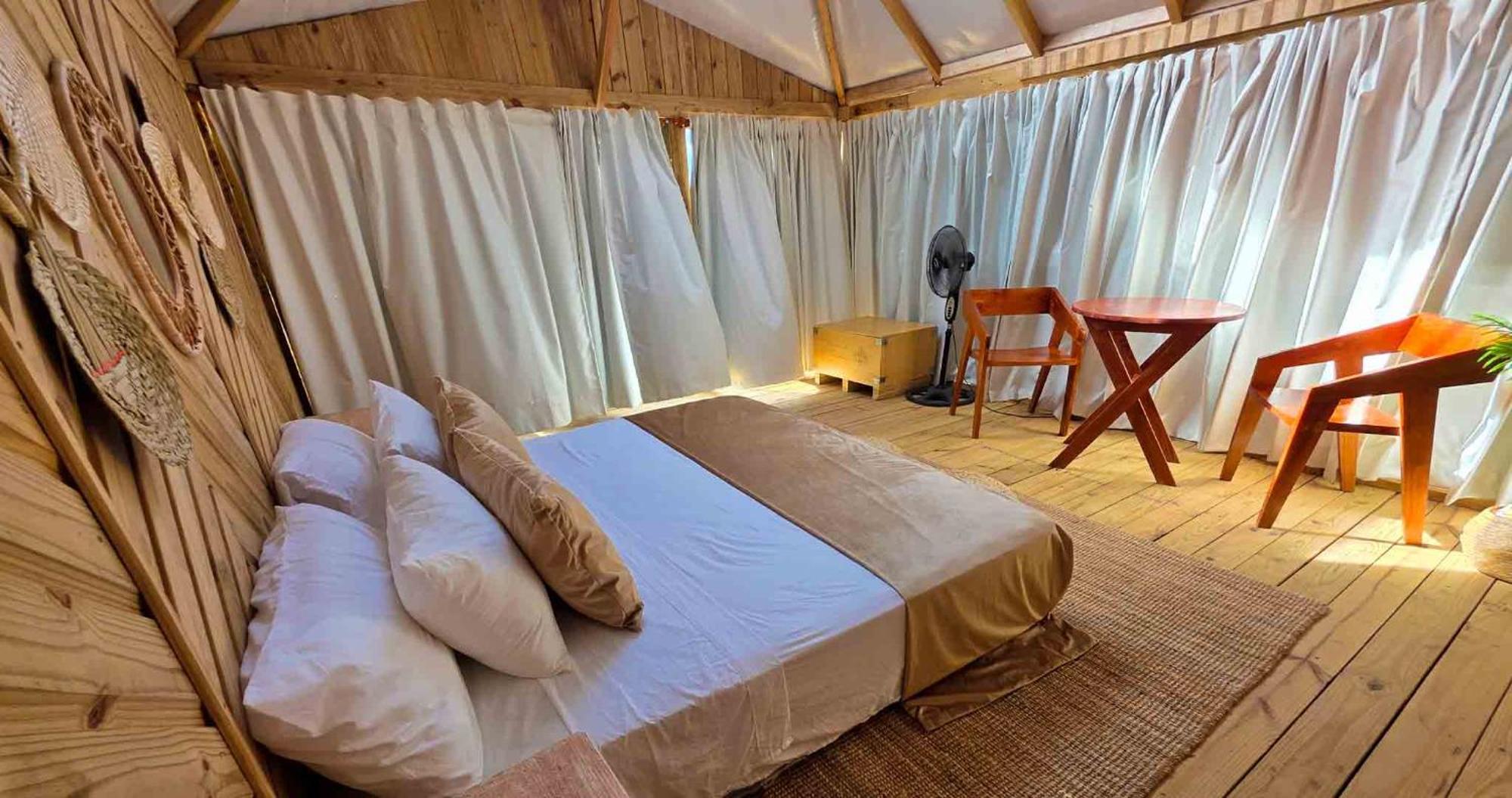 Glamping Ecolodge Cueva De Las Aguilas ペデルナレス エクステリア 写真