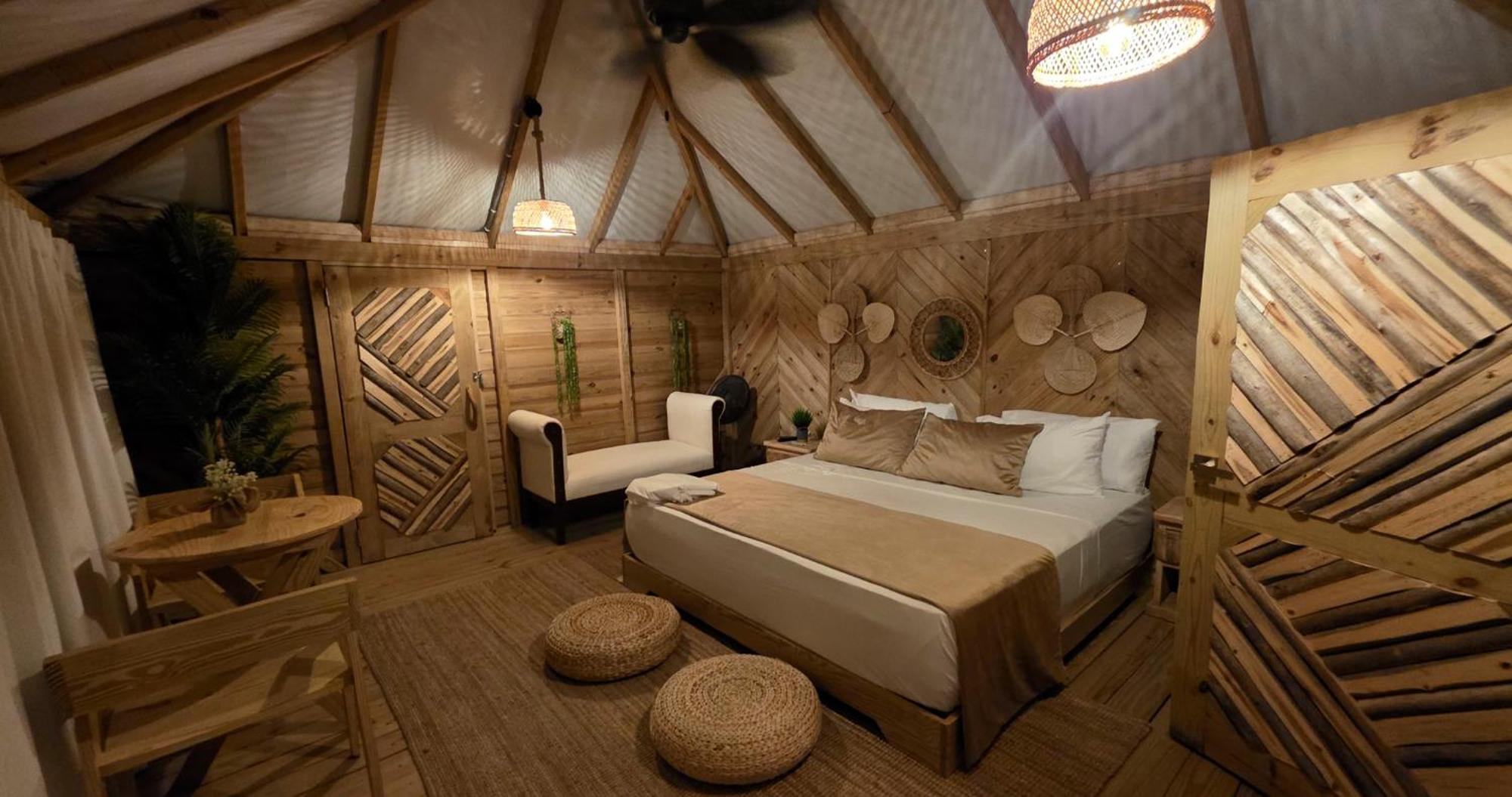 Glamping Ecolodge Cueva De Las Aguilas ペデルナレス エクステリア 写真