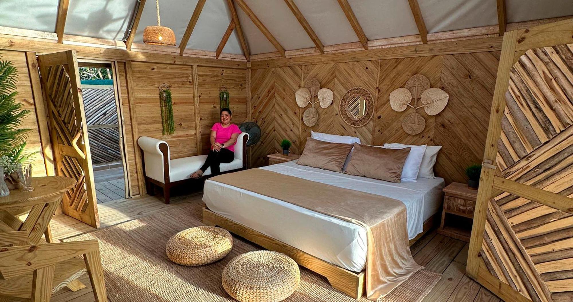 Glamping Ecolodge Cueva De Las Aguilas ペデルナレス エクステリア 写真